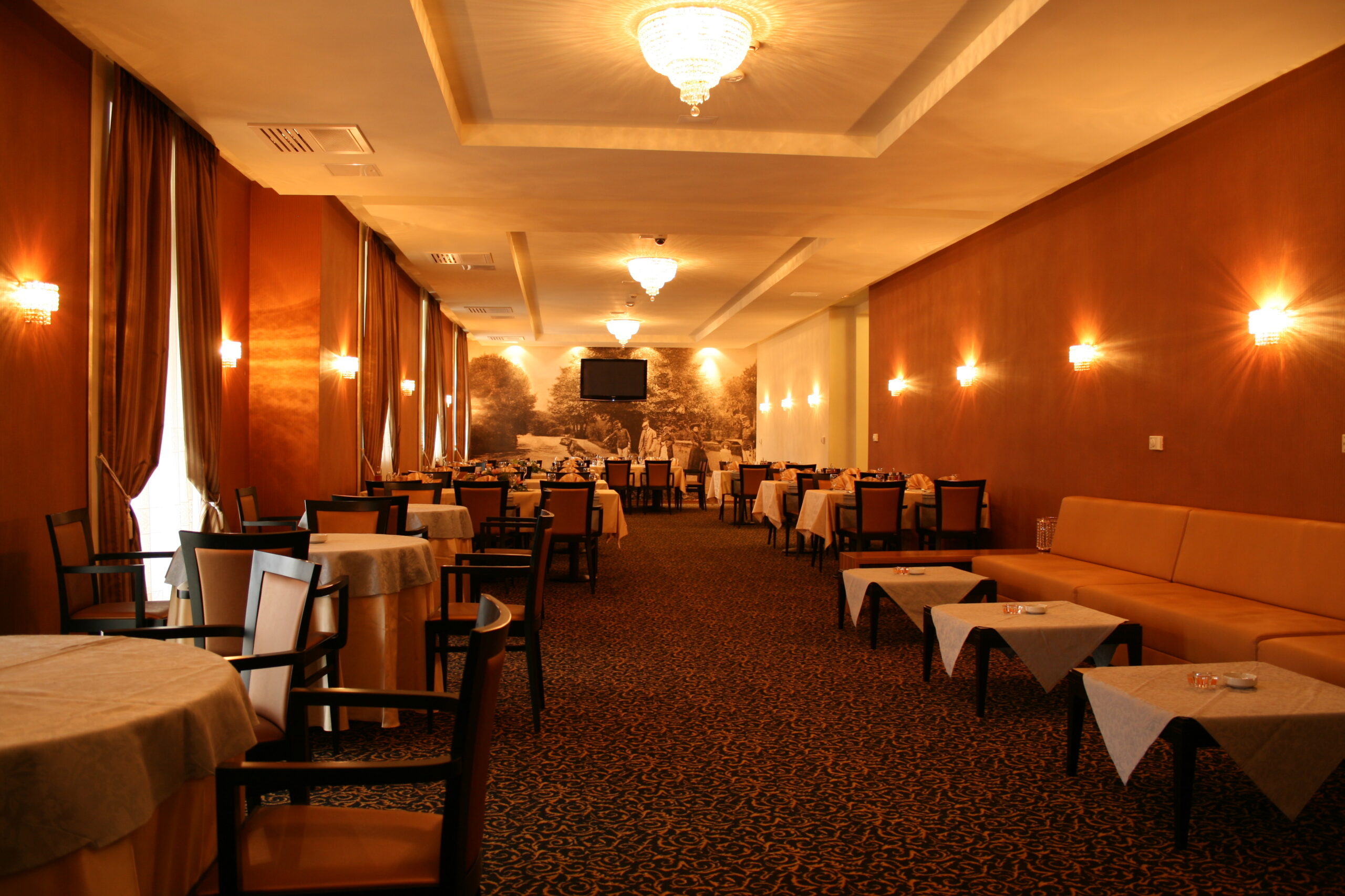CRYSTAL RESTORAN